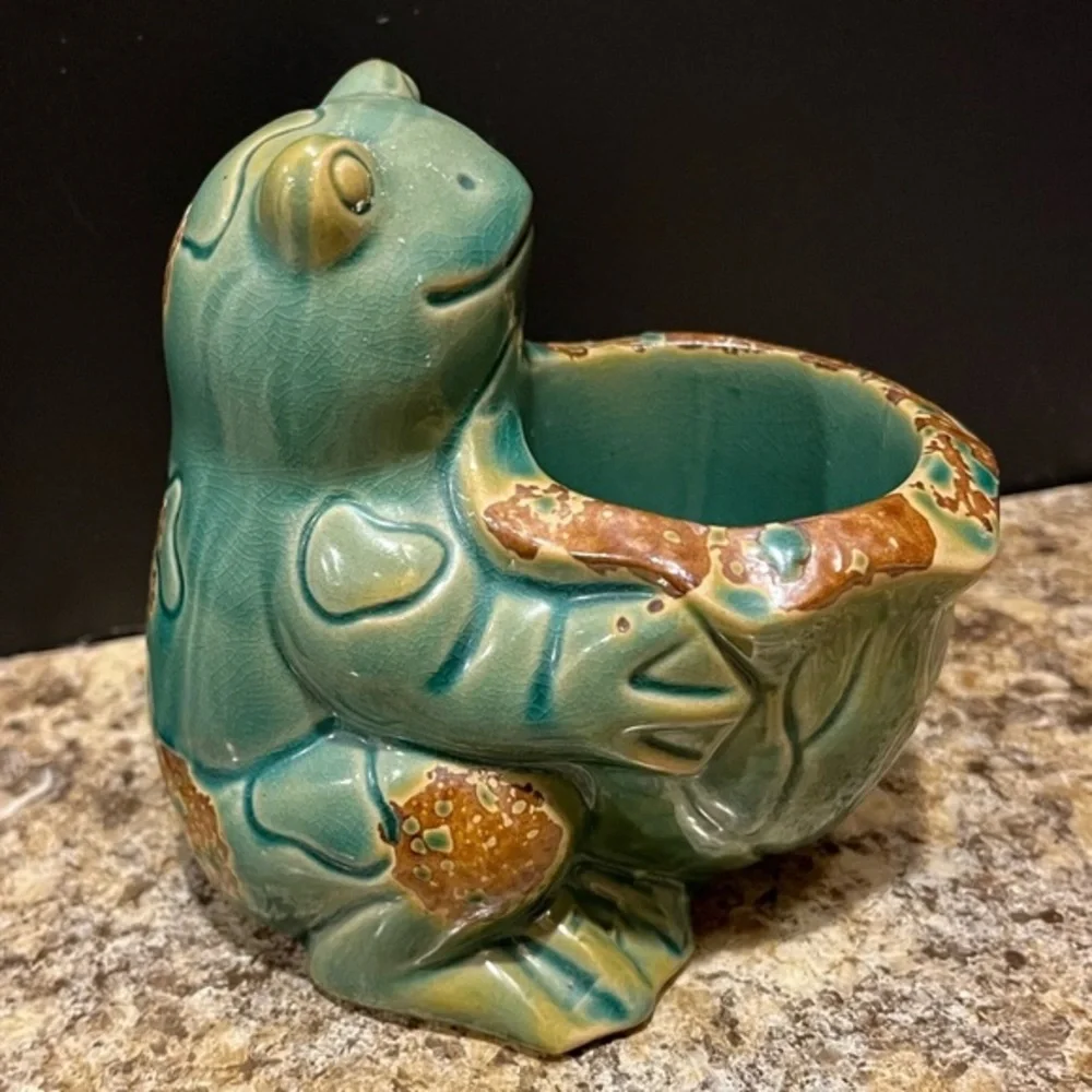 Charming Green Frog Votive Candle Holder with 2 Yankee Candle Votives